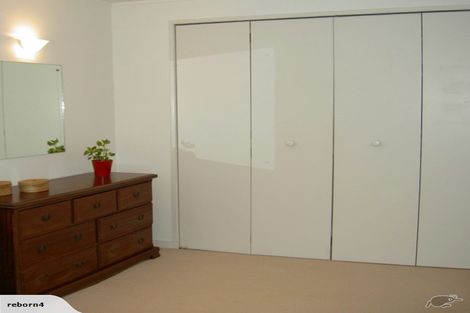 Photo of property in 2/20 Russell Street, Stanley Point, Auckland, 0624