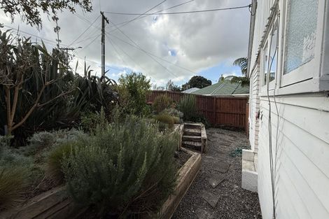 Photo of property in 24 Banks Street, Marfell, New Plymouth, 4310