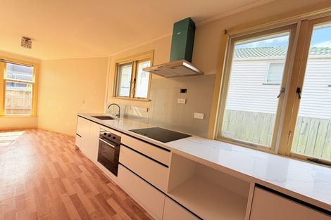 Photo of property in 14 Wharf Road, Te Atatu Peninsula, Auckland, 0610