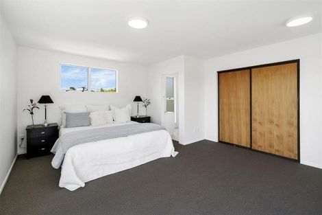 Photo of property in 25 Gleneagles Terrace, Ilam, Christchurch, 8053
