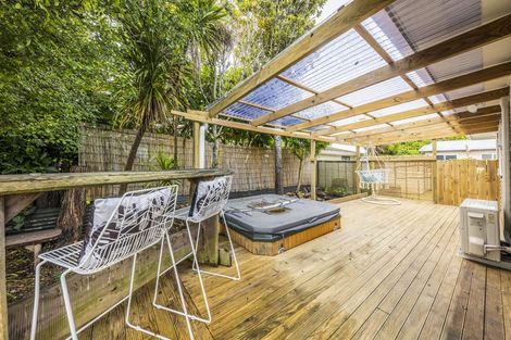 Photo of property in 37 Edmonton Road, Henderson, Auckland, 0612