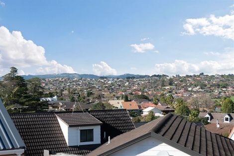 Photo of property in 1/48 Sandgate Avenue, Botany Downs, Auckland, 2010