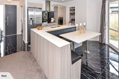 Photo of property in 9 Tongeren Square, Karaka, Papakura, 2113