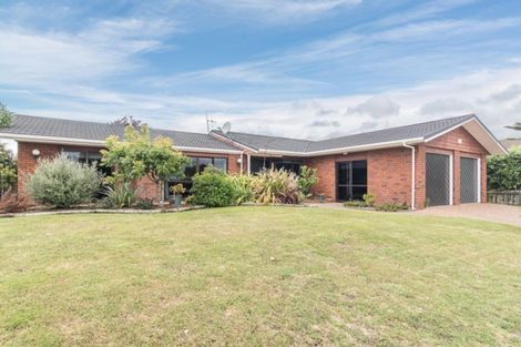 Photo of property in 4 Chilton Drive, Paraparaumu, 5032