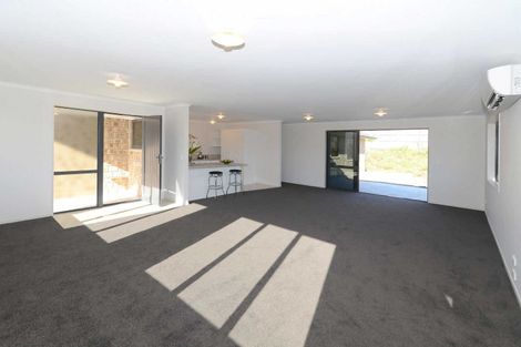 Photo of property in 16 Max Landing, Grandview Heights, Hamilton, 3200