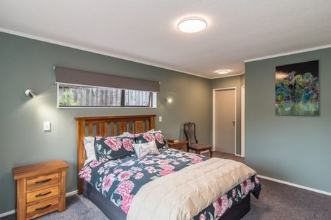 Photo of property in 4 Chilton Drive, Paraparaumu, 5032