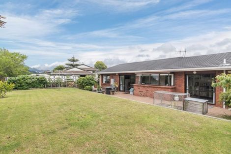 Photo of property in 4 Chilton Drive, Paraparaumu, 5032