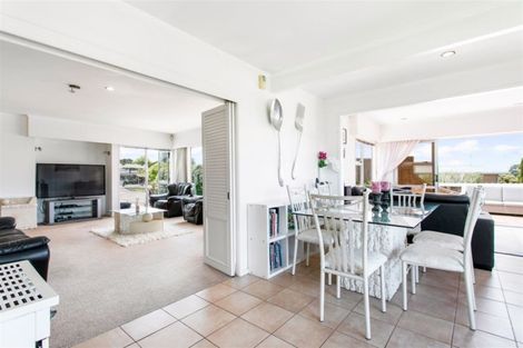 Photo of property in 11 Dawn Place, Te Atatu South, Auckland, 0610