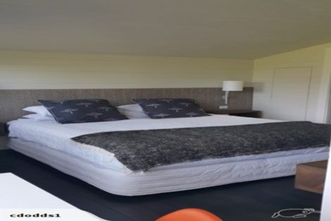 Photo of property in 20 Seabreeze Road, Narrow Neck, Auckland, 0624