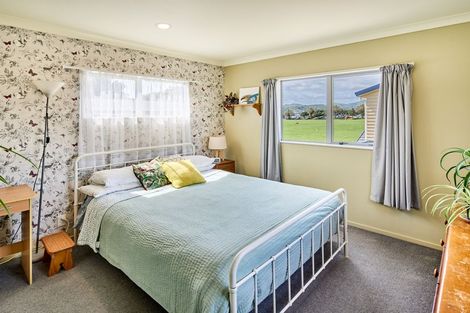 Photo of property in 10 Pohutukawa Grove, Titahi Bay, Porirua, 5022