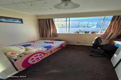 Photo of property in 17 Maple Grove, Maungaraki, Lower Hutt, 5010