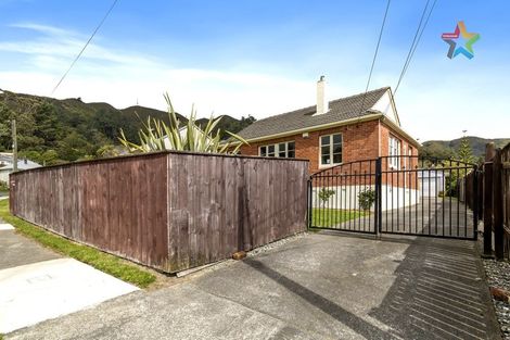 Photo of property in 16 Cleland Crescent, Naenae, Lower Hutt, 5011