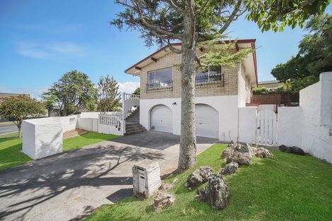 Photo of property in 2 Icarus Place, Half Moon Bay, Auckland, 2012