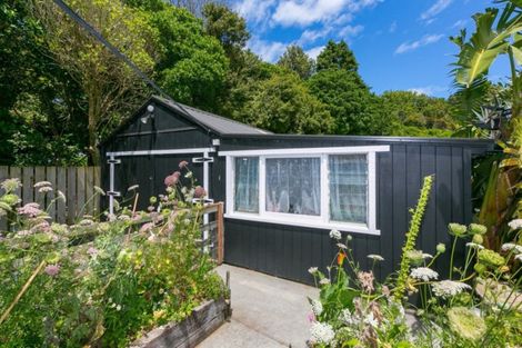 Photo of property in 3 Burgess Hill Road, Burgess Park, New Plymouth, 4371