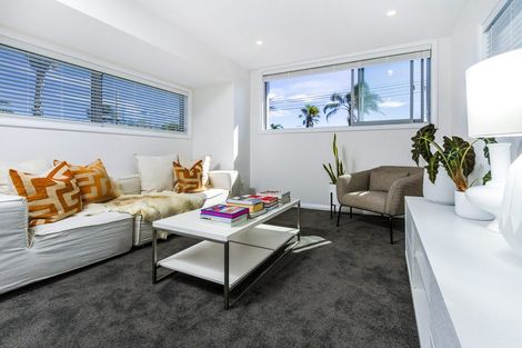 Photo of property in 17 Ocean View Road, Milford, Auckland, 0620