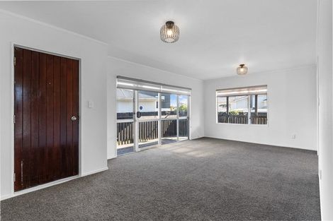 Photo of property in 4 Stoll Place, Clendon Park, Auckland, 2103