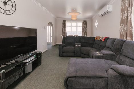 Photo of property in 2 Carey Street, Longburn, Palmerston North, 4412