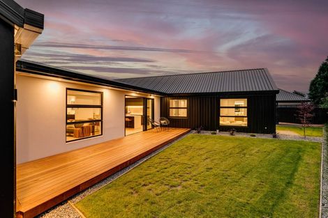 Photo of property in 2 Ferbane Way, Halswell, Christchurch, 8025