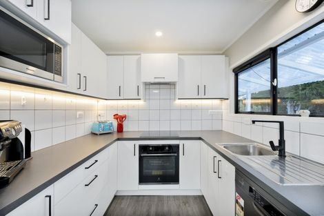 Photo of property in 81 Spence Road, Henderson, Auckland, 0612