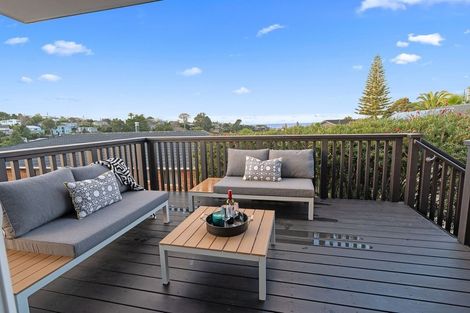 Photo of property in 2/52 Maxwelton Drive, Mairangi Bay, Auckland, 0630
