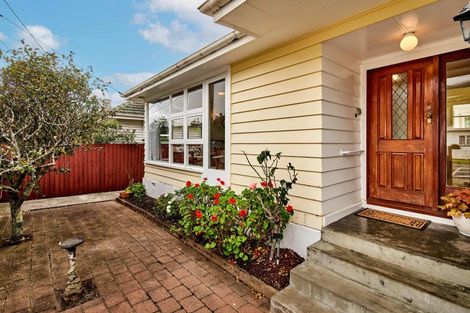 Photo of property in 20 Findlay Street, Tawa, Wellington, 5028