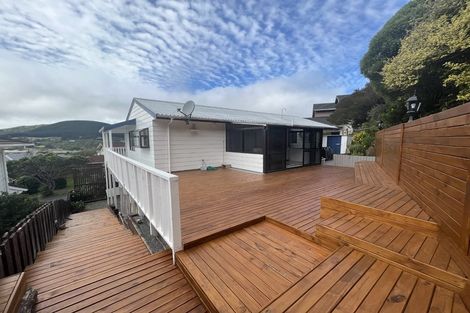 Photo of property in 18 Saint Aidans Way, Tawa, Wellington, 5028