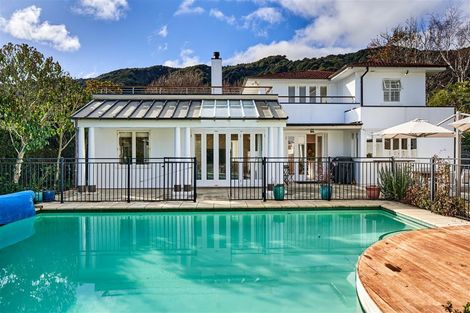 Photo of property in 25 Cheviot Road, Lowry Bay, Lower Hutt, 5013