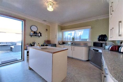 Photo of property in 3 Ambler Avenue, Glen Eden, Auckland, 0602