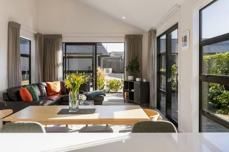 Photo of property in 33 Alps View Place, Lake Hayes, Queenstown, 9304
