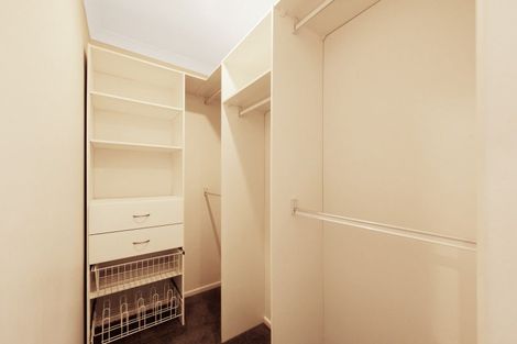 Photo of property in 28 Bennett Grove, Newlands, Wellington, 6037