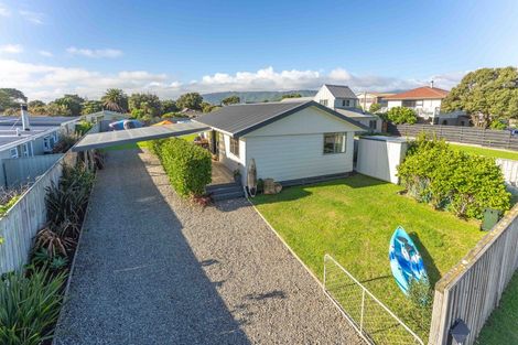 Photo of property in 7 Eruini Street, Waikanae Beach, Waikanae, 5036