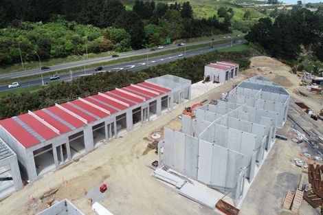 Photo of property in 1 Ara Paiwhenua, Tawa, Wellington, 5028