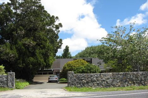 Photo of property in 806 Waitakere Road, Kumeu, 0891
