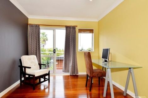 Photo of property in 79 Lake Road, Devonport, Auckland, 0622