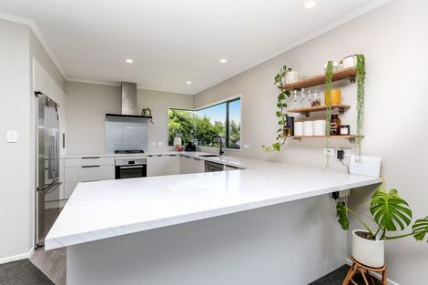 Photo of property in 9 Sandel Rise, Merrilands, New Plymouth, 4312