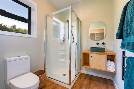 Photo of property in 33 Rauparaha Street, Waikanae Beach, Waikanae, 5036