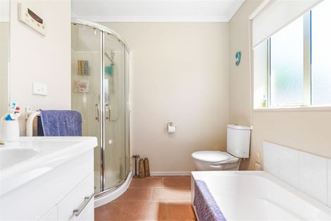 Photo of property in 36 Waiwherowhero Drive, St Andrews, Hamilton, 3200