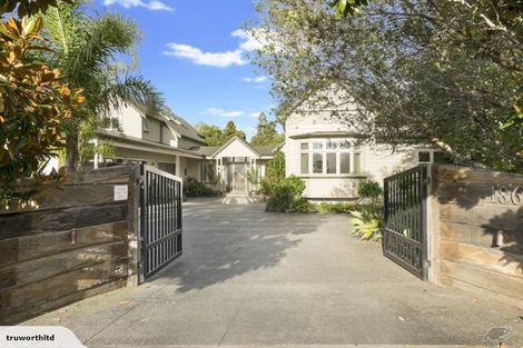 Photo of property in 186 Boord Crescent, Kumeu, 0891