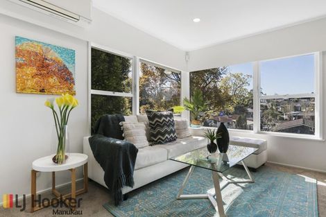 Photo of property in 1/5 Keldale Place, Forrest Hill, Auckland, 0620