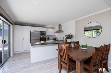 Photo of property in 21 Bickerton Rise, Churton Park, Wellington, 6037