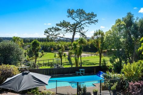 Photo of property in 412 Taupaki Road, Kumeu, 0892