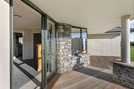 Photo of property in 44 Tutakarae Road, Kelvin Grove, Palmerston North, 4470