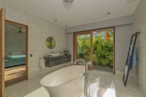 Photo of property in 6 Robinson Road, Whitianga, 3510