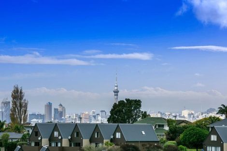 Photo of property in 2/81 Waipa Street, Birkenhead, Auckland, 0626