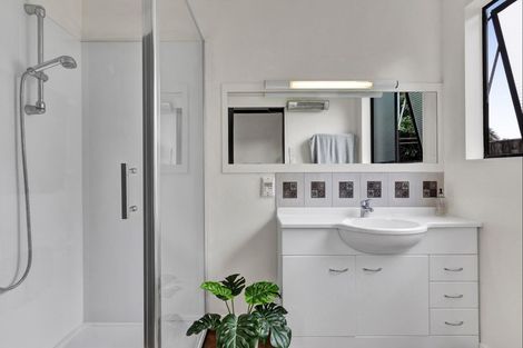 Photo of property in 19a John Guthrie Place, Merrilands, New Plymouth, 4312