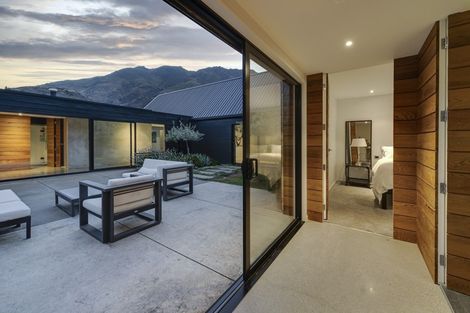 Photo of property in 1 Larkins Way, Arthurs Point, Queenstown, 9371