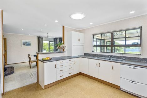 Photo of property in 14 Hastings Street, Waikanae Beach, Waikanae, 5036