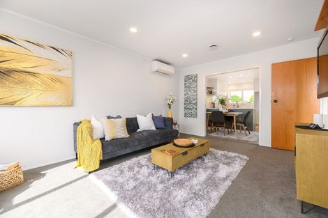 Photo of property in 17 Foyle Place, Glendene, Auckland, 0602