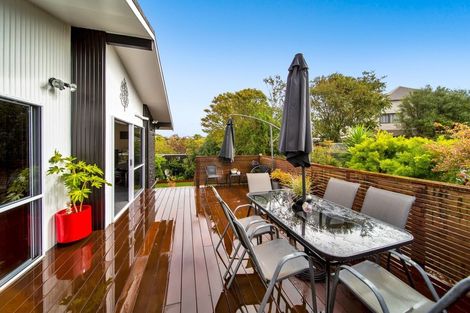 Photo of property in 3 La Salle Drive, Westown, New Plymouth, 4310