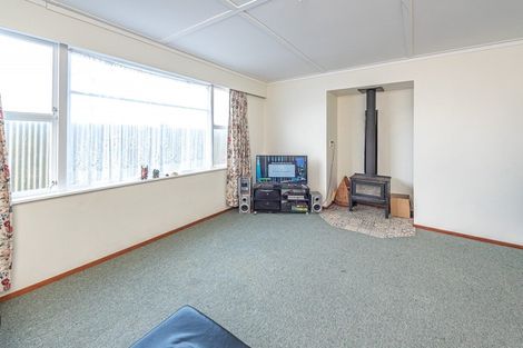 Photo of property in 5 Arawa Place, Castlecliff, Whanganui, 4501